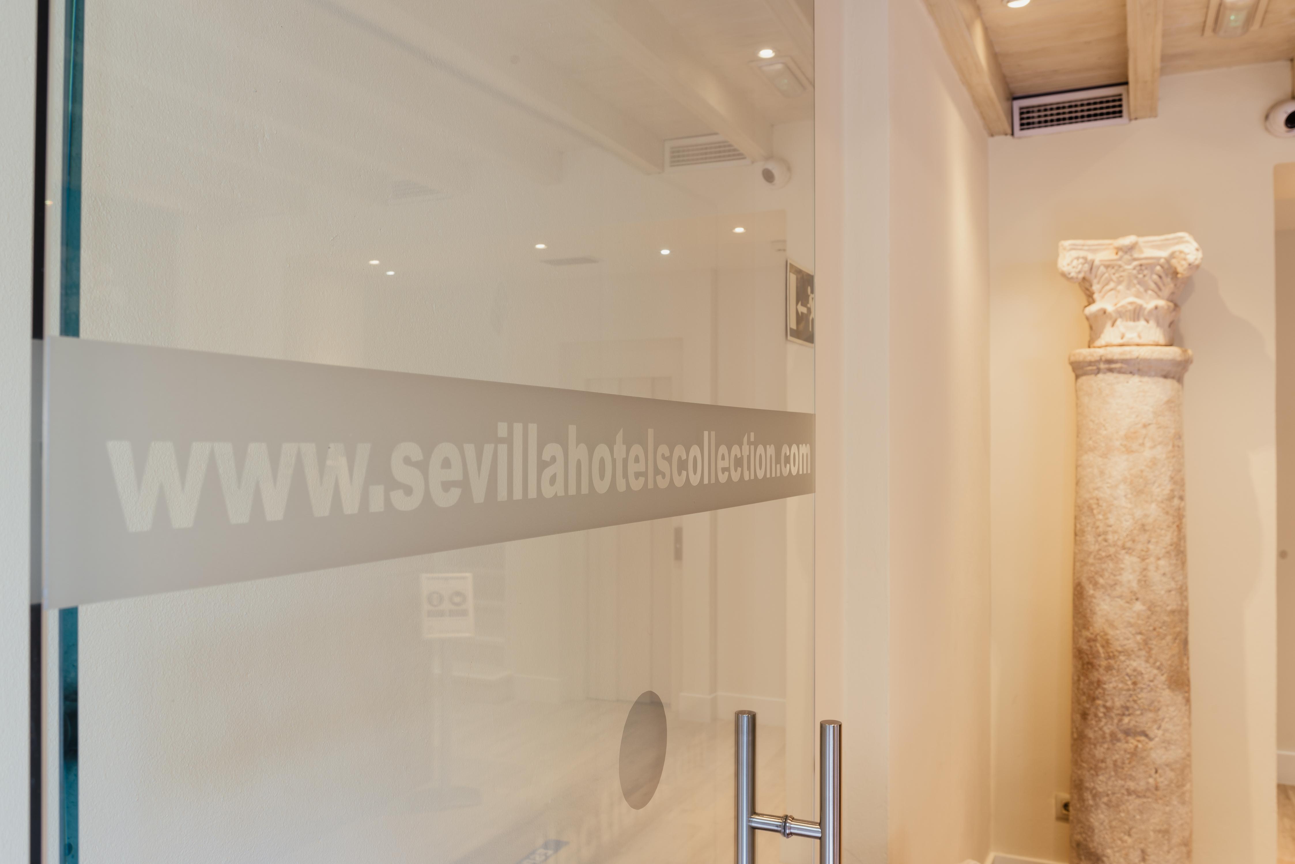 סביליה Hotel Boutique Elvira Plaza מראה חיצוני תמונה